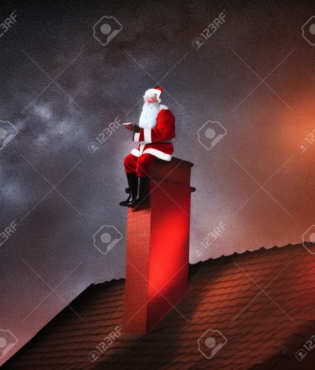 Święty siedzi na kominie