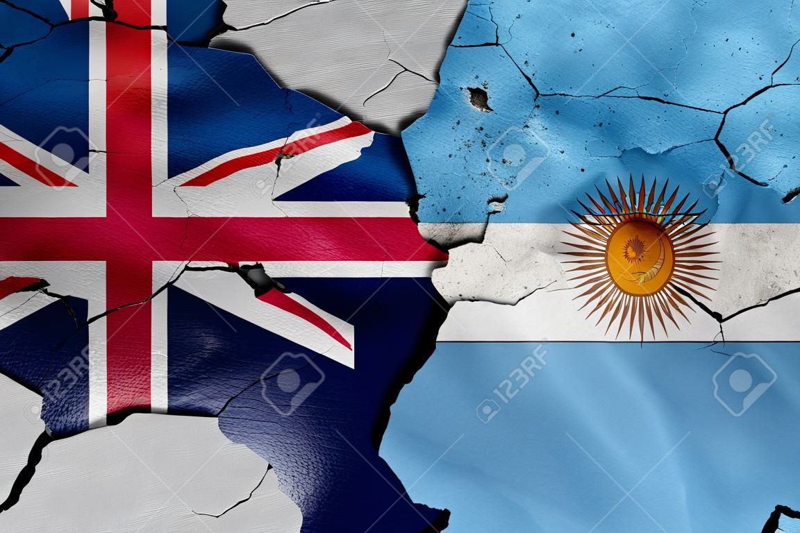 vlaggen van Australië en Argentinië geschilderd op gebarsten muur