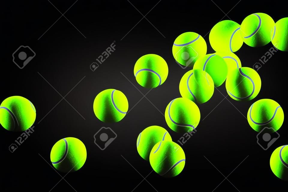 Movimiento o rebote de pelota de tenis aislado sobre fondo negro.