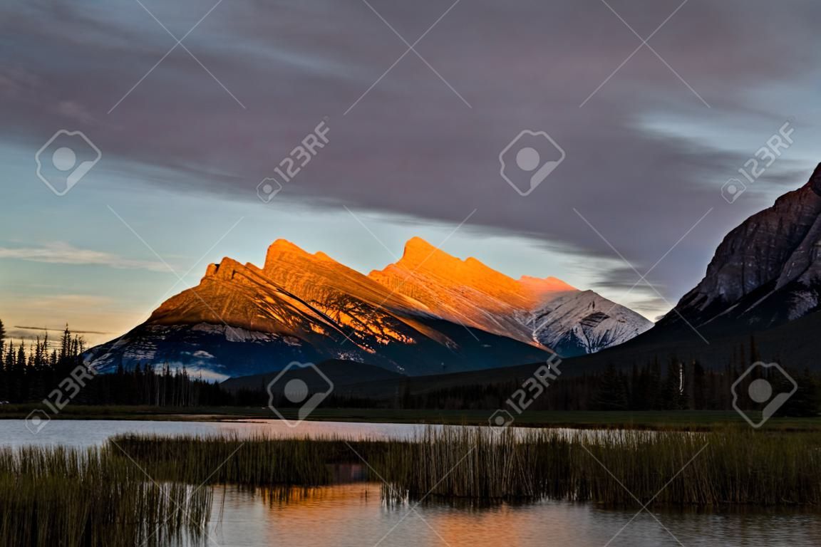 バーミリオン湖、バンフ国立公園、アルバータ州、カナダ