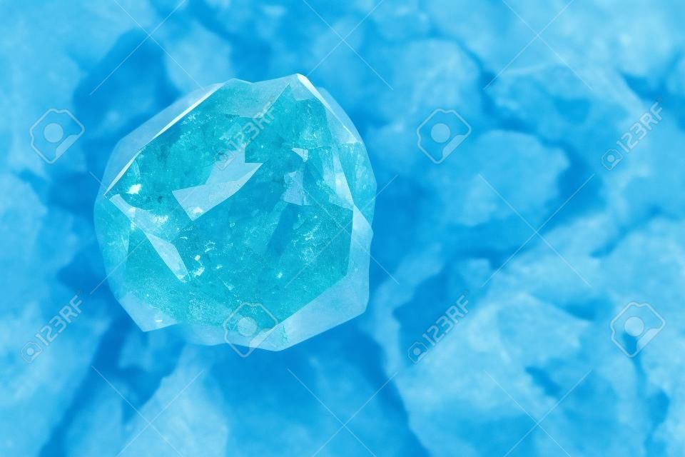 킴벌 라이트에 자리 잡은 천연 다이아몬드
