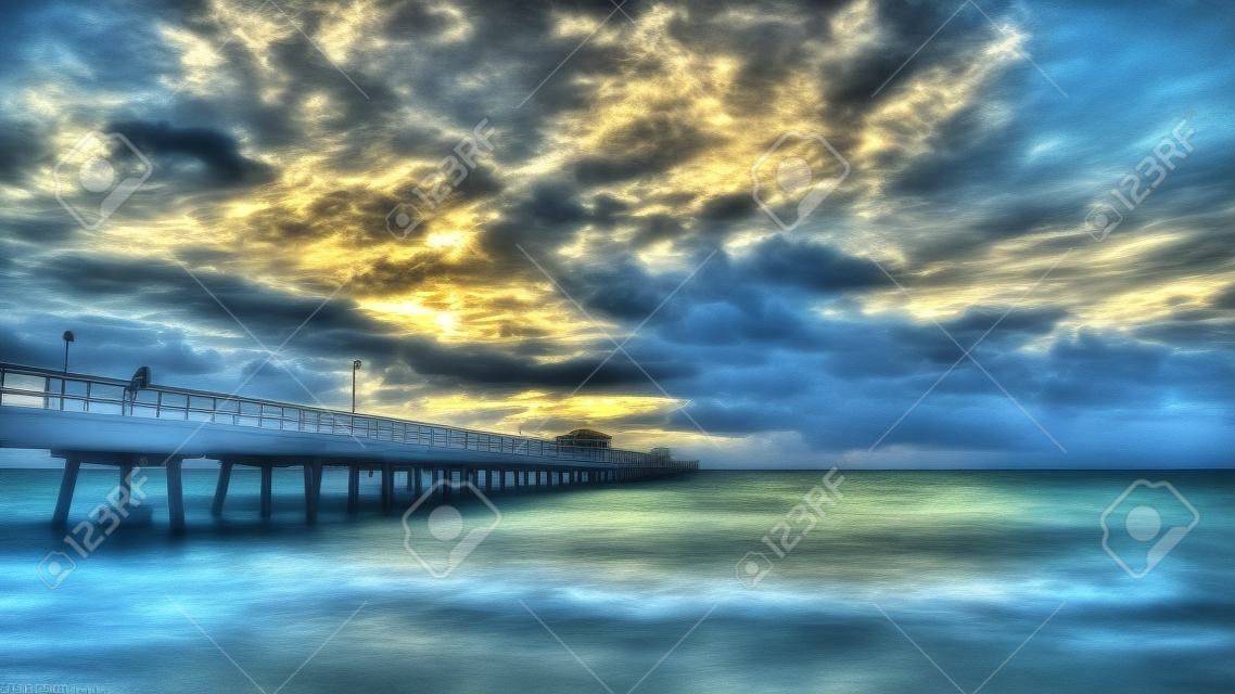 Pompano Beach Pier Broward County en Floride par stormy weatcher, USA