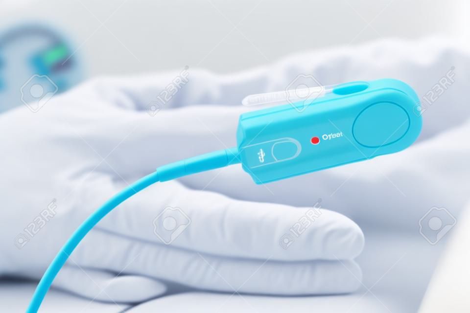 Il paziente con sensore di saturazione dell'ossigeno