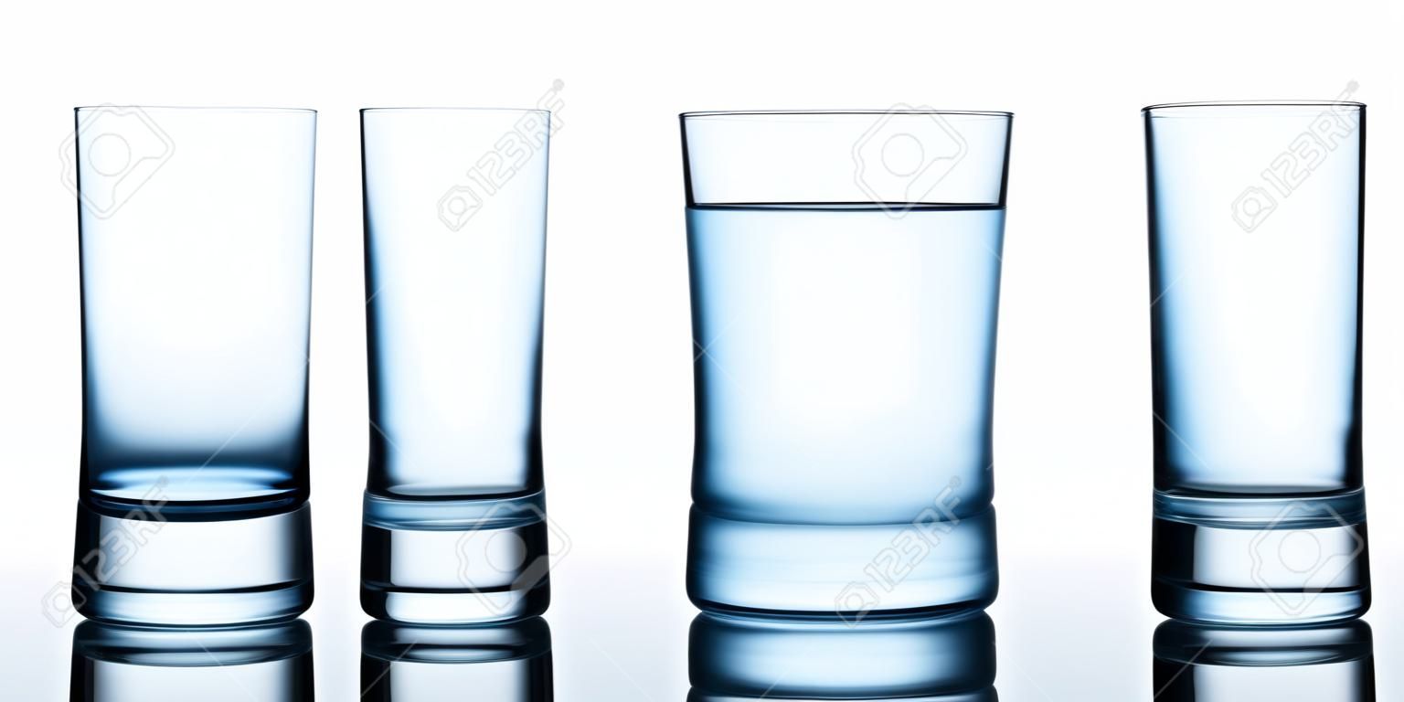 ガラスは、半分または半分空