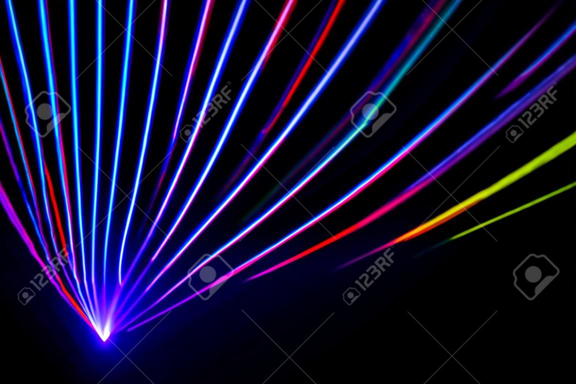 Colorful Effetto Laser su uno sfondo nero pianura.