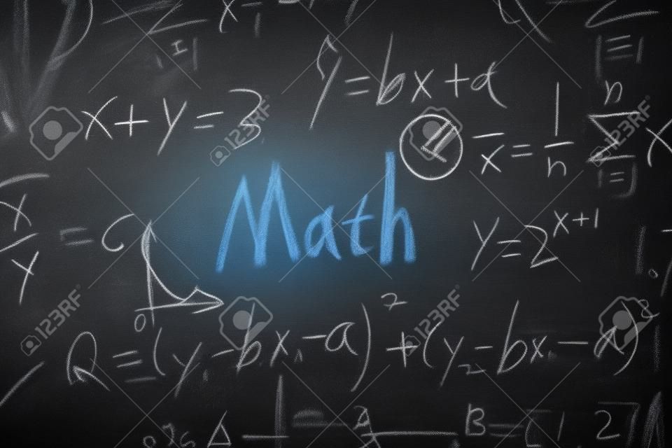 Tekst Math z niektórych formuł matematycznych na tablicy tle.