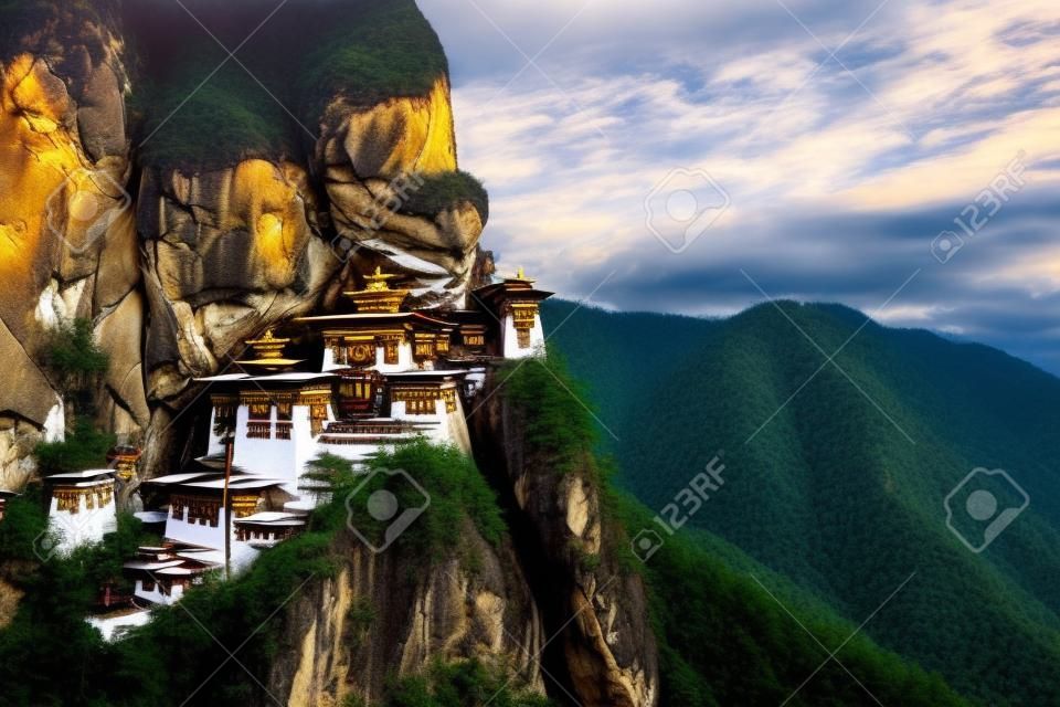 Paro taktsang (gniazdo tygrysa) w górnej dolinie paro, bhutan