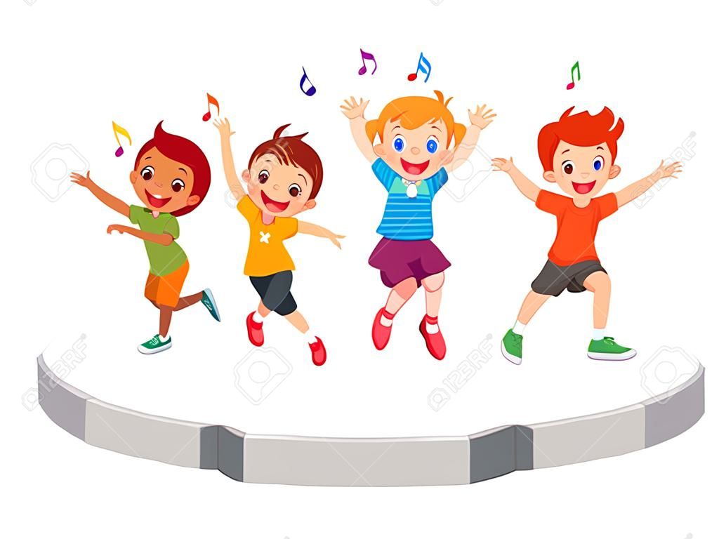 Kleines Kind tanzt mit Freunden und fühlt sich glücklich