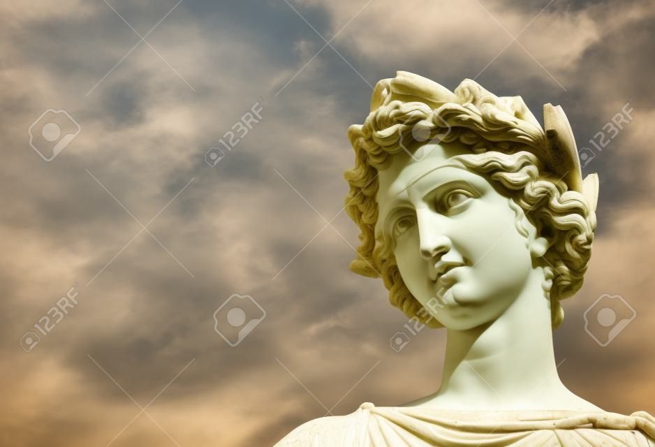 Estatua neoclásica antigua romana o griega en Roma (con espacio de copia)