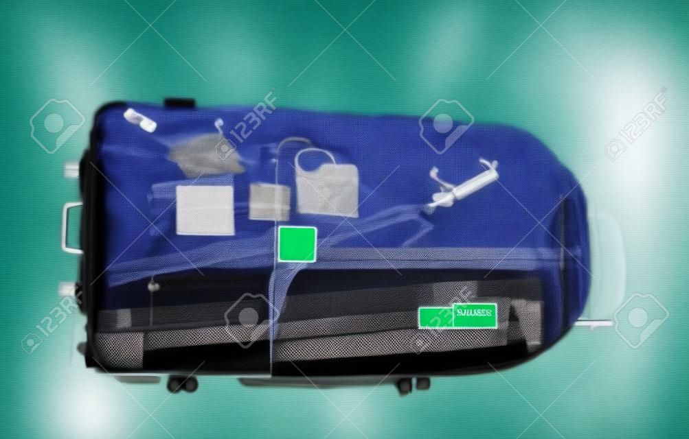 Rzeczywiste zdjęcie rentgenowskie walizki w służbie ochrony lotniska