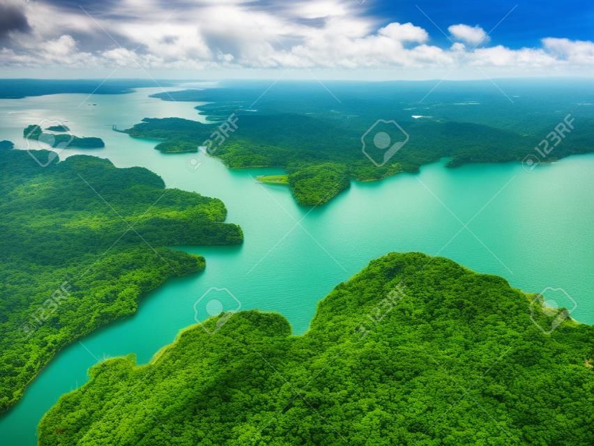 Vista aérea do Canal do Panamá no lado Atlântico