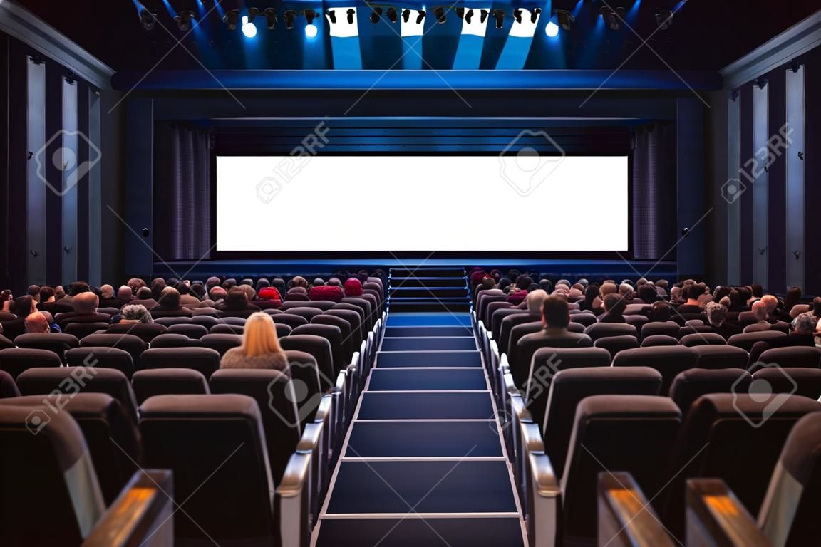 Lege bioscoopscherm met publiek Klaar voor het toevoegen van uw foto Scherm heeft scherpe randen