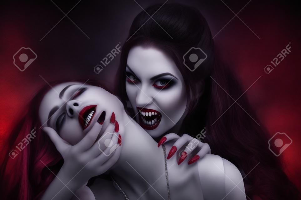 Hermosa mujer vampiro y su víctima