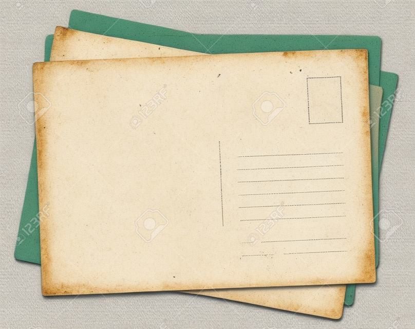 Стек пустой старый старинные открытки, изолированных на белом фоне