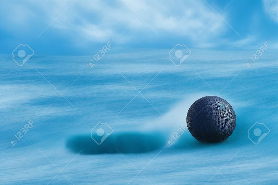 Ball in das Loch