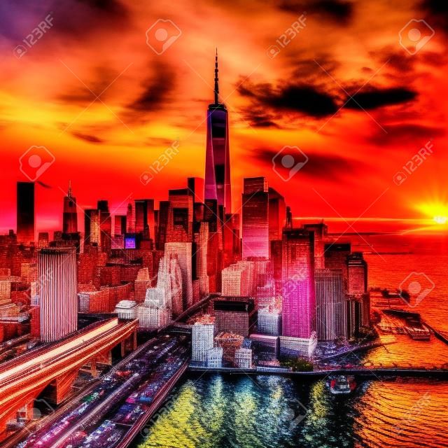 New York City - schöne bunte Sonnenuntergang über Manhattan