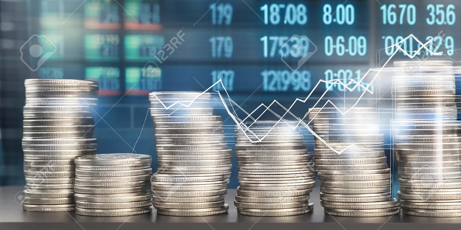 Stos monet z koncepcją inwestycji finansowych wykresu handlowego
