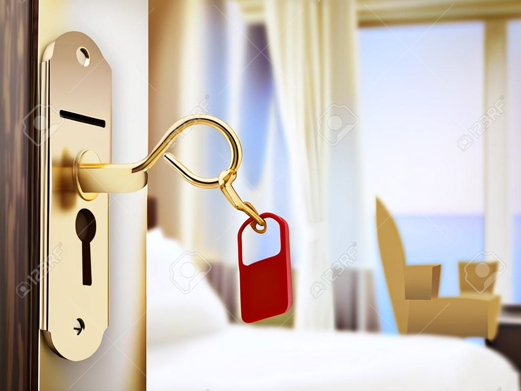 門上的心臟形的酒店房間的鑰匙