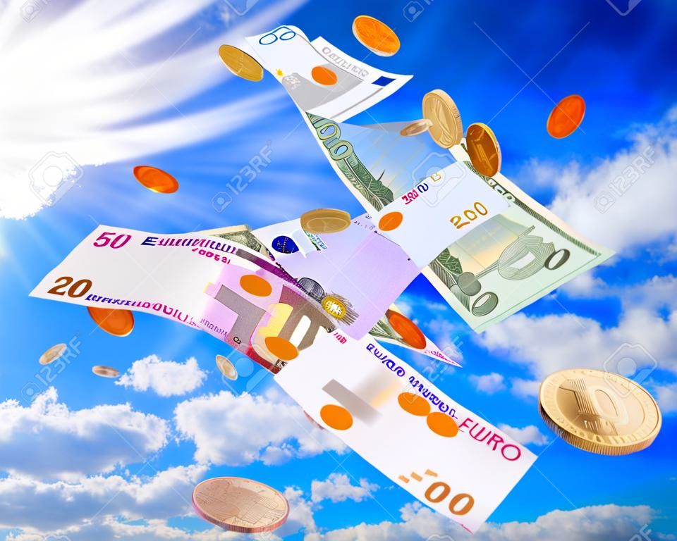 Le banconote e le monete che cadono dal cielo blu