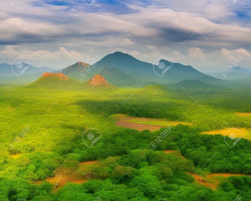 斯里蘭卡景觀 - 視圖形式Sigiriya的岩石，斯里蘭卡，