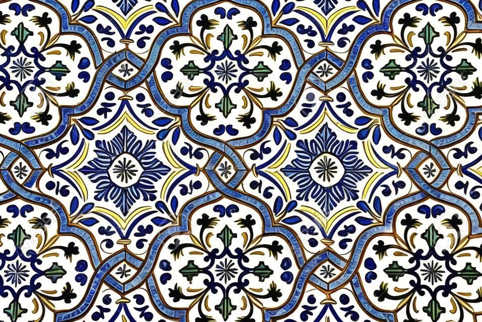 Typowe portugalskimi kafelkami, azulejos z bieżnikiem