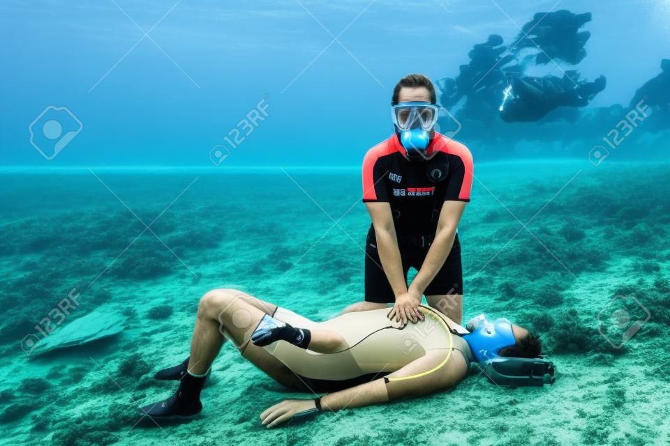 First aid training for Scuba divers