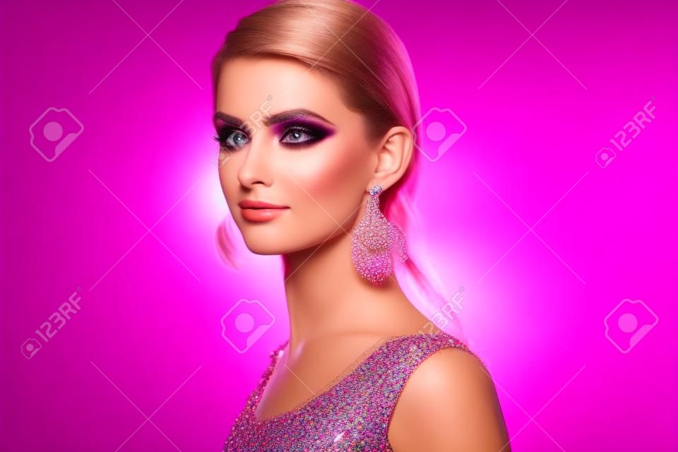 Mulher Bonita Com Closeup De Maquiagem De Luxo Foto Royalty Free