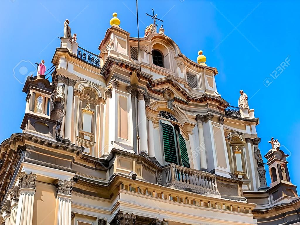 Detail der Fassade der Collegebasilika (alias Heilige Maria der ALMEN) ist eine Kirche in Catania, Sizilien, Süd-Italien. Es wurde 1768 fertiggestellt und ist ein Beispiel des sizilianischen Barocks.