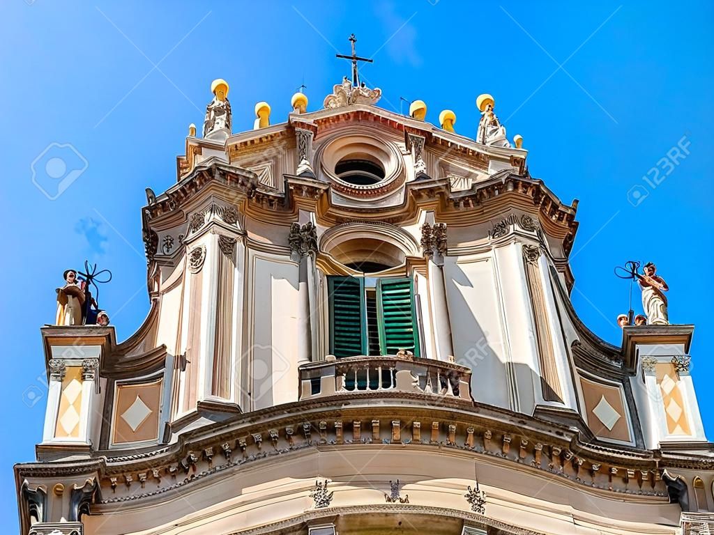 Detail der Fassade der Collegebasilika (alias Heilige Maria der ALMEN) ist eine Kirche in Catania, Sizilien, Süd-Italien. Es wurde 1768 fertiggestellt und ist ein Beispiel des sizilianischen Barocks.