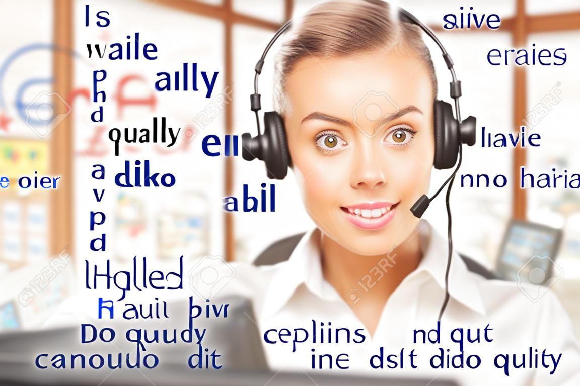 외국어로 된 단어 위에 헤드셋을 쓴 여자