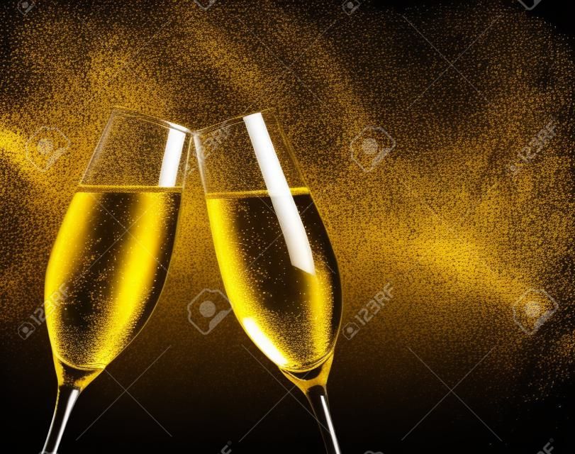 deux flûtes à champagne avec des bulles d'or font acclamations sur fond noir avec l'espace pour le texte
