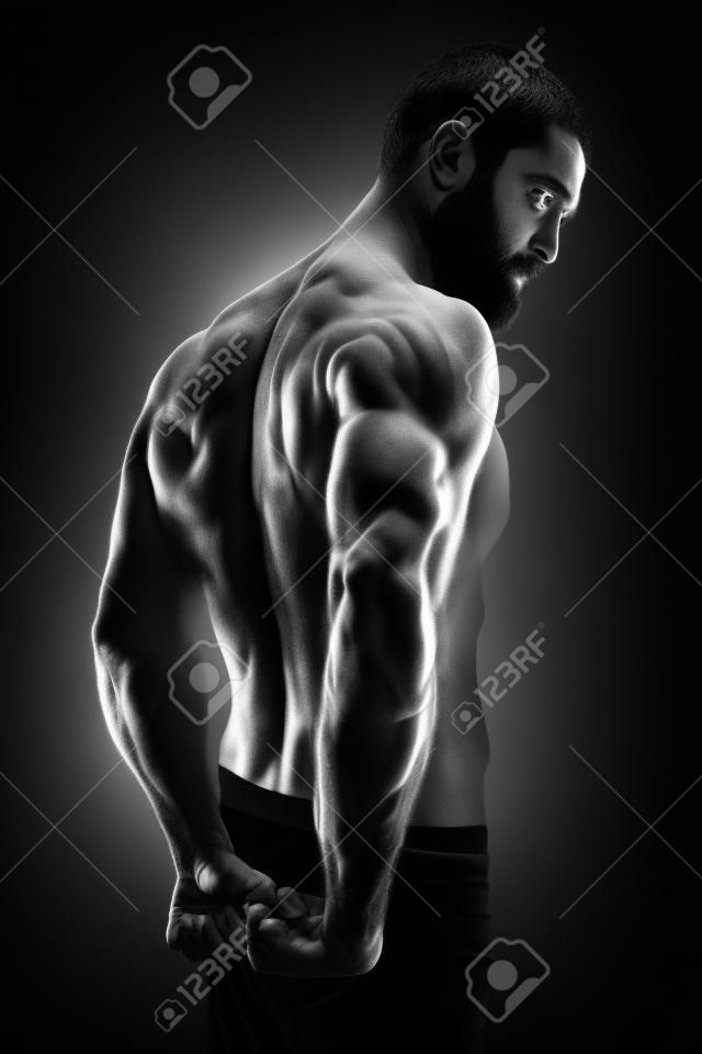 fuerte mans beardy atlético espalda aislado sobre fondo negro