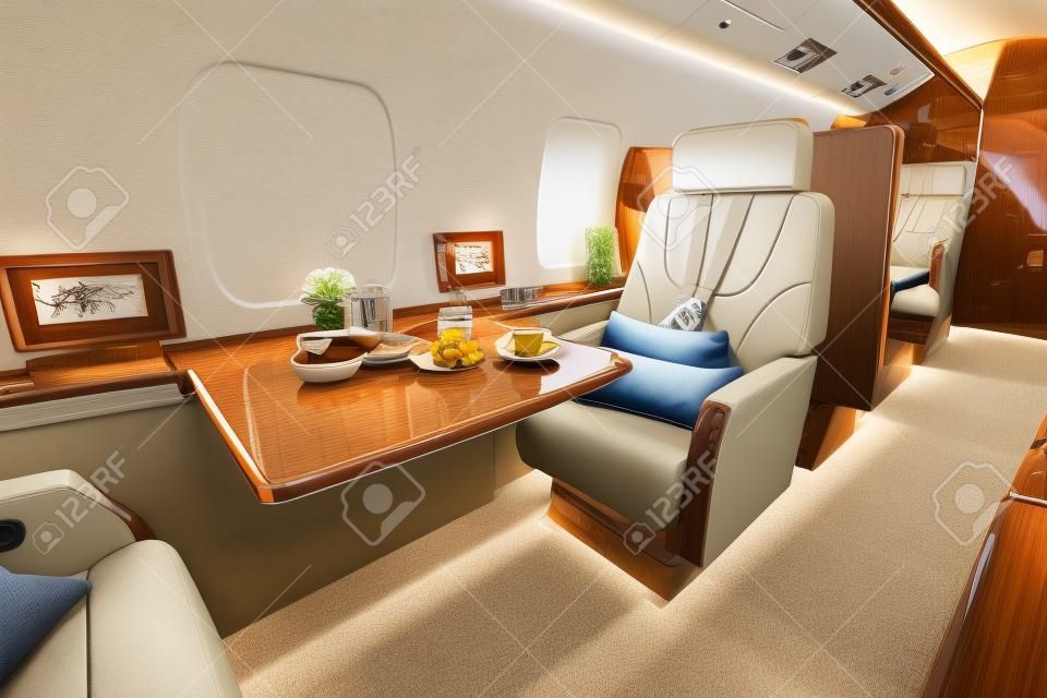 Частный самолет интерьер с деревянными столами и кожаными сиденьями