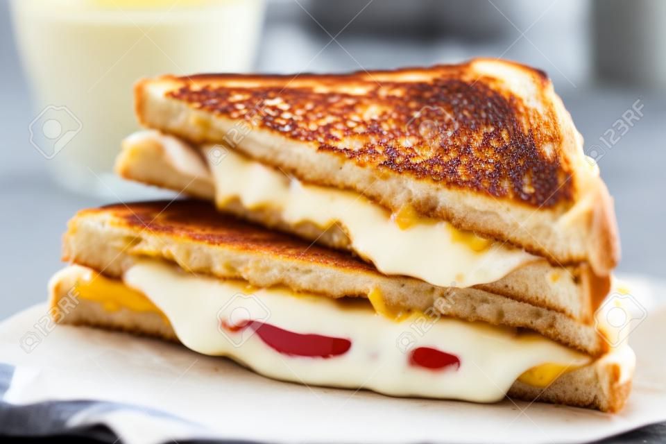 домашнее бутерброд жареный сыр на завтрак