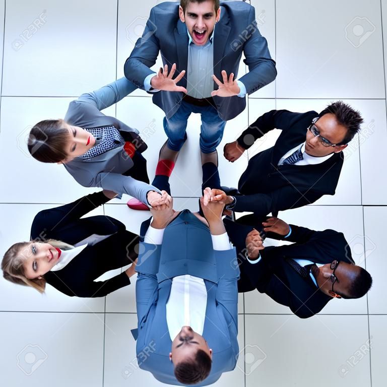 Exitoso grupo de empresarios en la oficina
