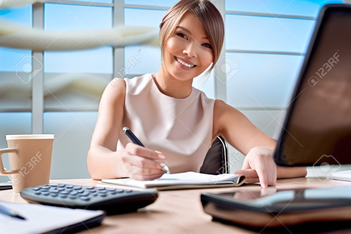 young business woman sitting at office Desk