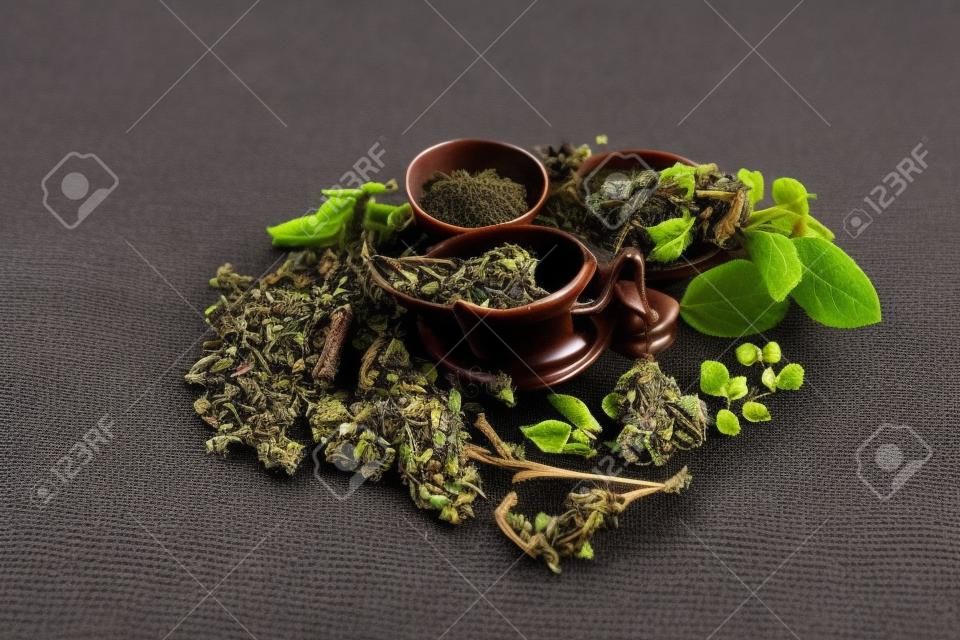 Herbs for the preparation of fees, the use of additives to tea to strengthen the body and in folk medicine