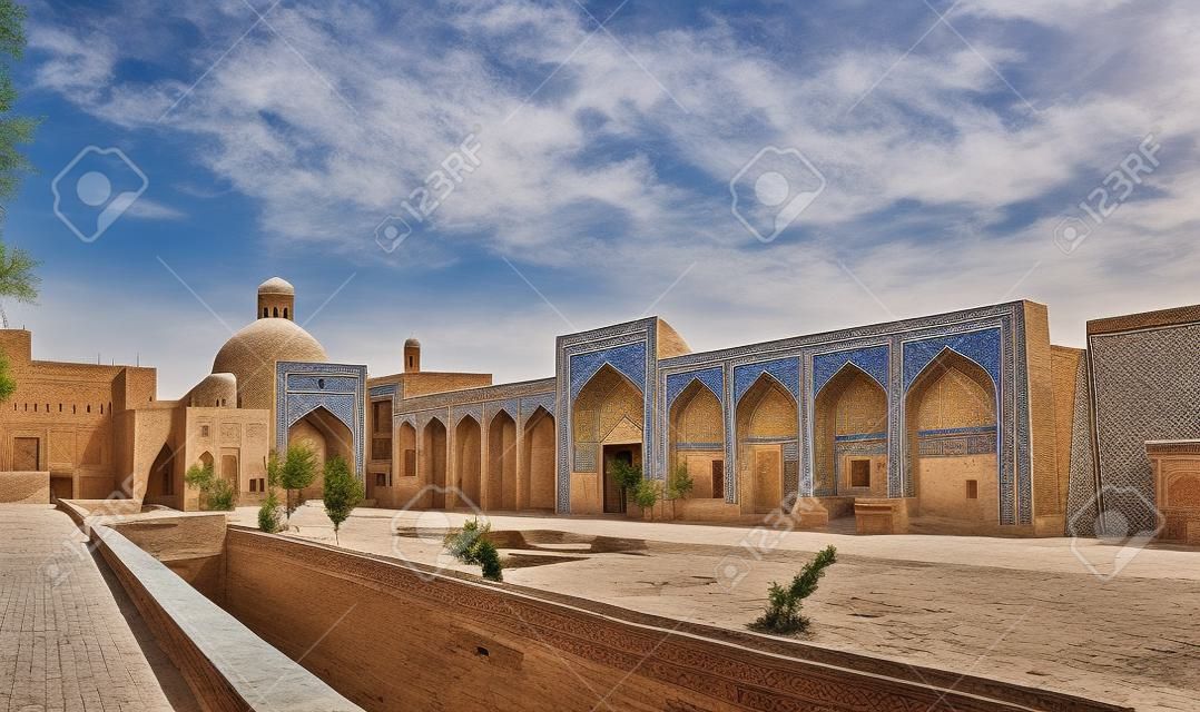 ウズベキスタン、ブハラの旧市街の古代建築物