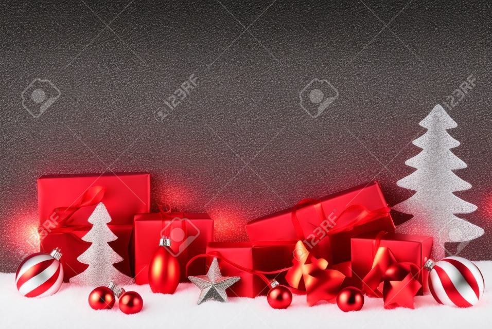 Decorazione natalizia rossa, copia spazio per la pubblicità