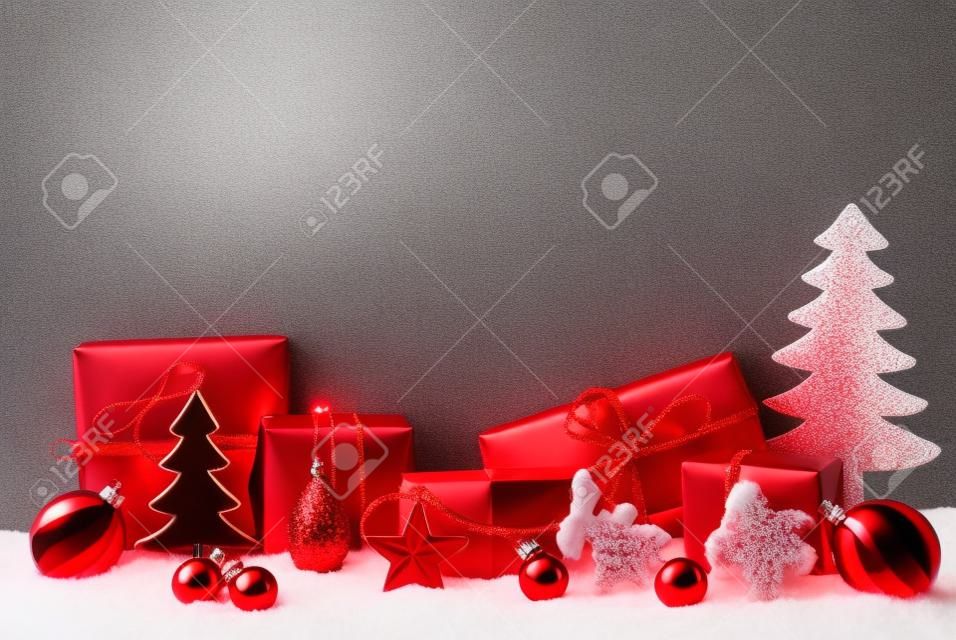 Decorazione natalizia rossa, copia spazio per la pubblicità