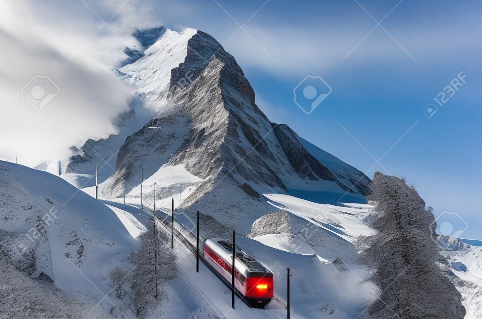 Gornergratbahn ma długość 9 km góra stojak skrajni kolejowej, z Abt stojaku Prowadzi od Zermatt 1604 m, do Gornergrat 3089 m