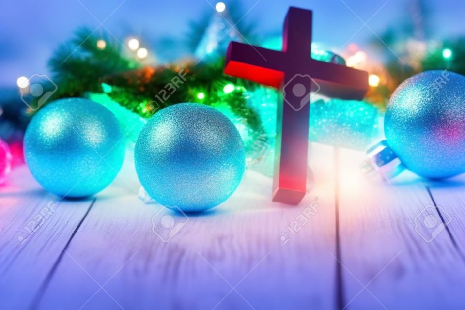 Une croix chrétienne sainte et fond de thème de vacances de Noël.