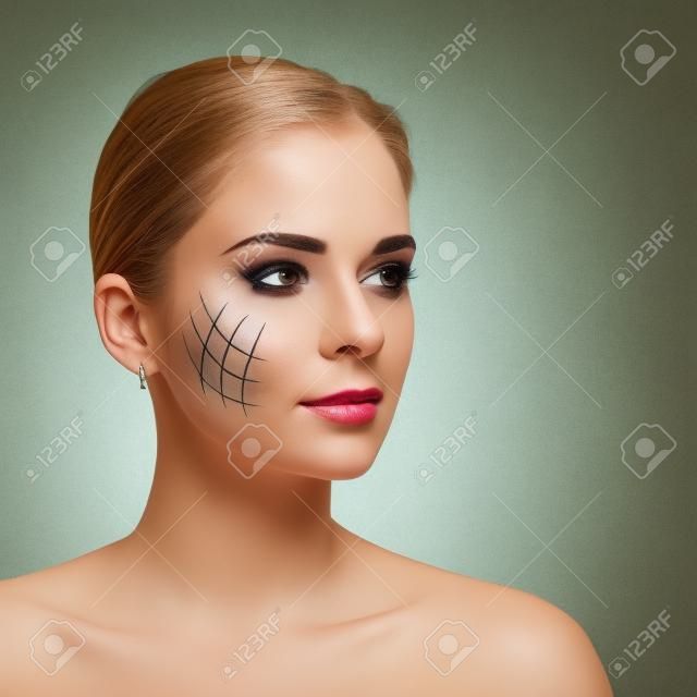 Spa ritratto di donna con le frecce sul suo viso su bianco Threshold