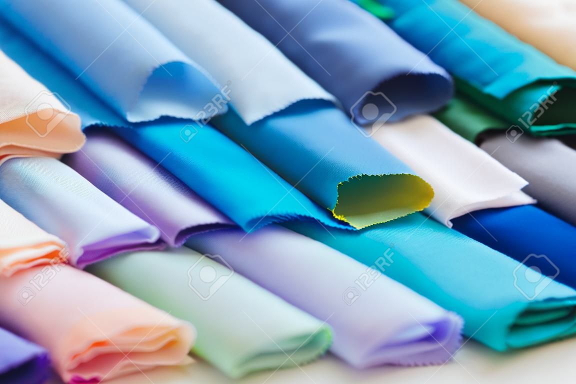 Farbmusteralbum auf Tuchfabrik, Textilbeispiele