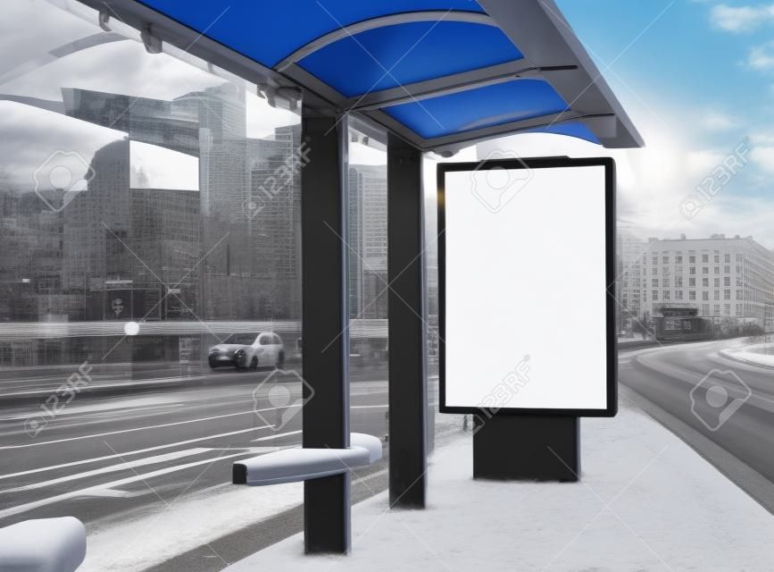 Billboard, bandera, vacío, blanco en una parada de autobús