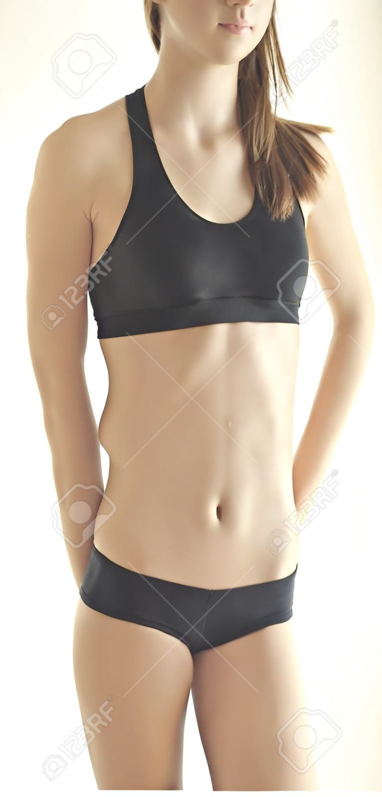 Fit Teen Girl Posing w sportowy biustonosz i szorty