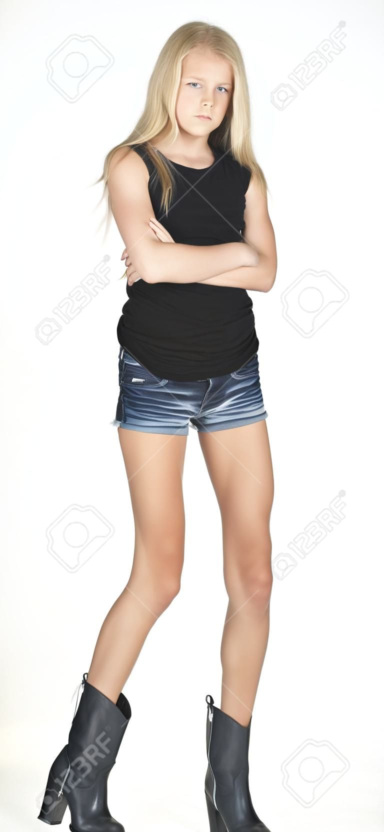 Tough Blond Teen Girl en botas de cuero y pantalones cortos