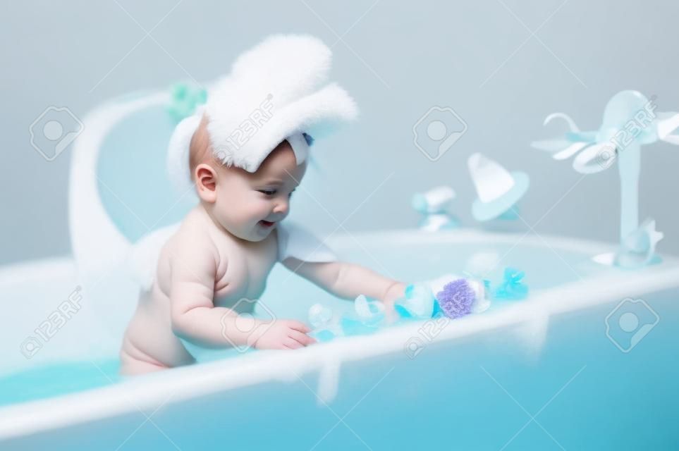 Bambino in bagno