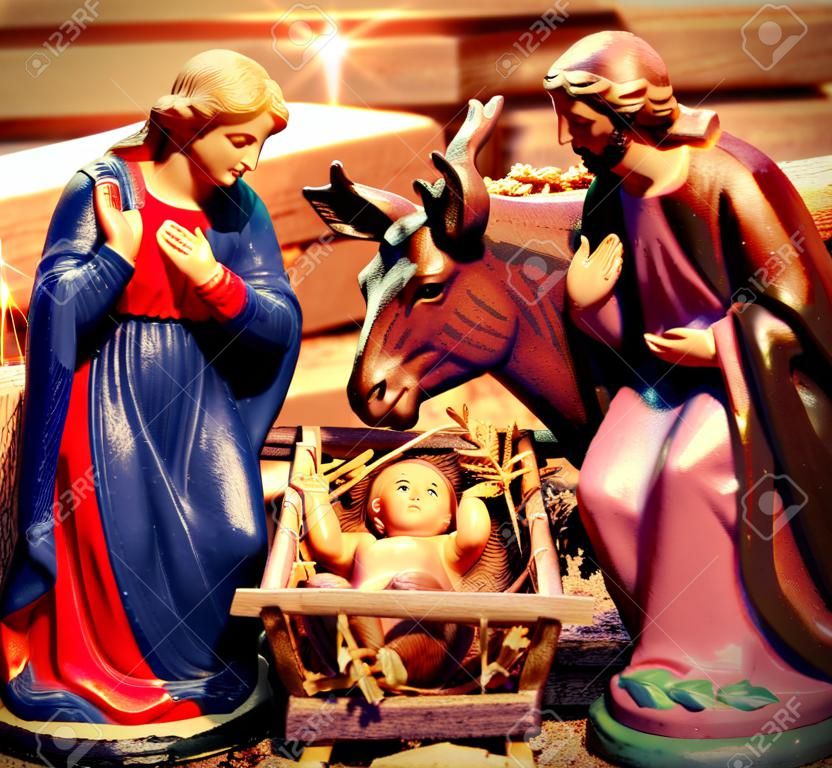 Starożytne posągi Maryi Świętego Józefa Dzieciątka Jezus w żłobie na Boże Narodzenie