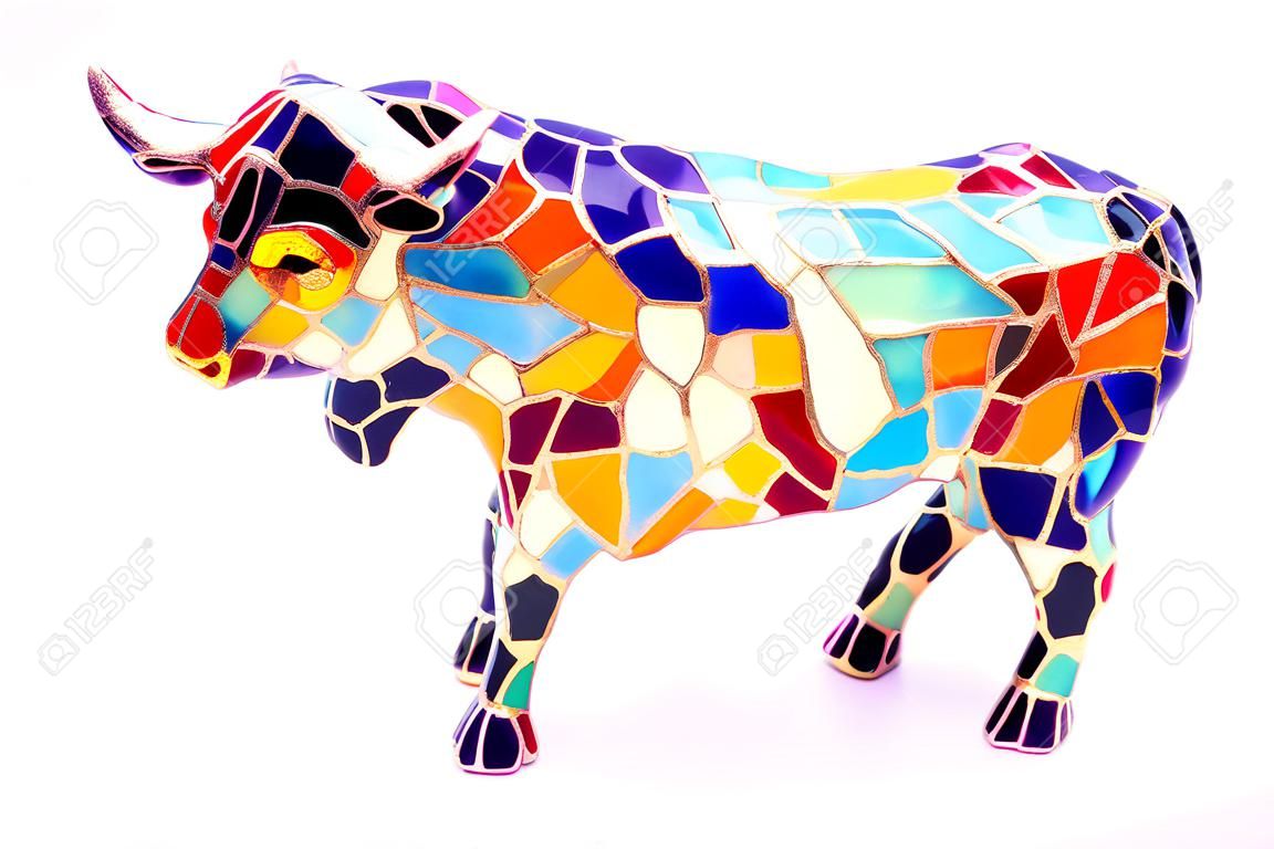 ミニチュア ガウディ スタイル - Barcelona(Spain) の伝統的なお土産で雄牛の色とりどりの像。アート オブジェクト, 安価なスペイン ギフトだけではありません。